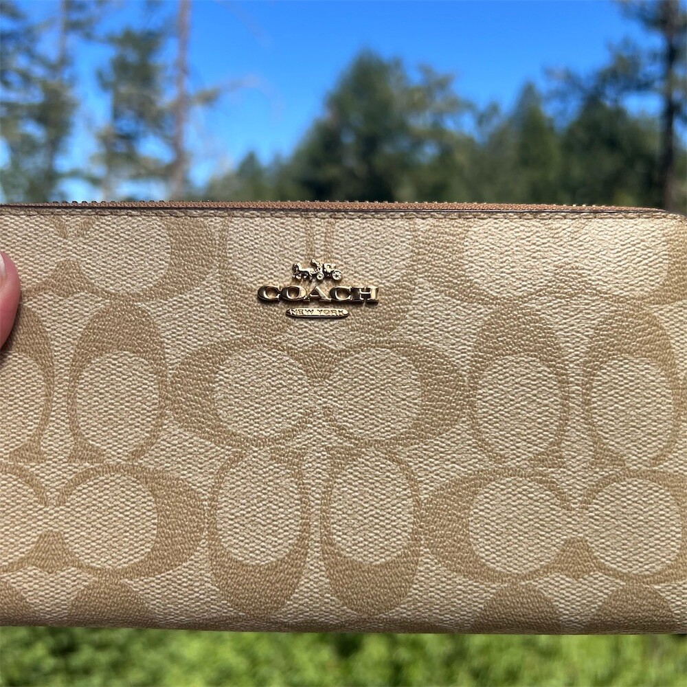 COACH Long Zip-Around Wallet Khaki/Tan Signature Canvas Gold Hardware AUTHENTC - Picture 6 of 12